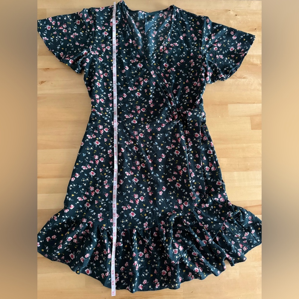 Green Floral Wrap Dress with Ruffle Hem – Short Sleeve Boho Mini Dress Sz S EUC - Picture 7 of 11